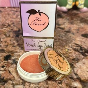 Too Faced Peach Lip Scrub - Peachy Pink